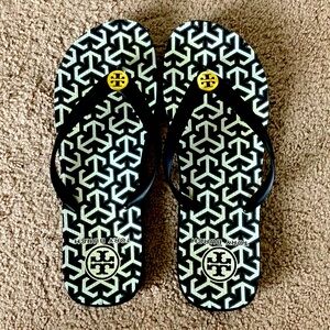 TORY BURCH flip flops